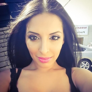 Latina woman vitoria124 is looking for a partner