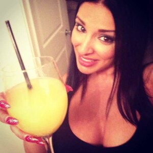 Latina woman katie is looking for a partner