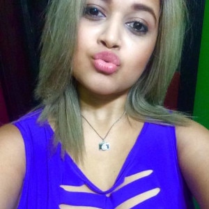 Latina woman lisa is looking for a partner
