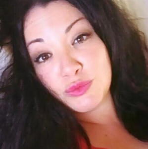 Latina woman christallmog77 is looking for a partner