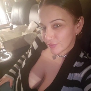 Latina woman cuddlemind is looking for a partner