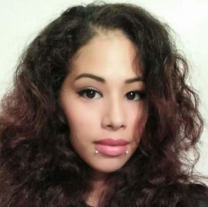 Latina woman birdie is looking for a partner