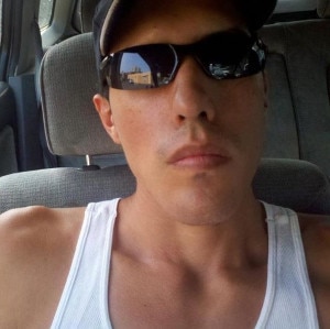 Latina man alex is looking for a partner