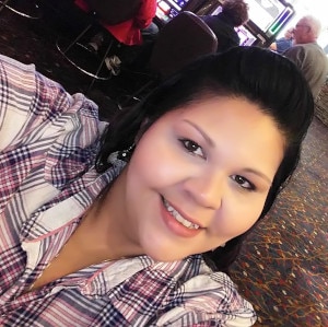 Latina woman fallinwhiterose is looking for a partner